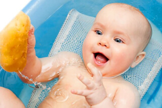 Горка для купания новорожденного: как не прогадать с выбором?